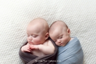 Photo de l'article Séance photos bébé domicile Sceaux, photographe jumeaux 92 : Louise et Lucas