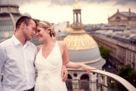 Photo de l'article Photographe couple Paris : séance photos day after toits de Paris : Charlène et Julien