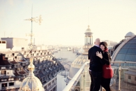 Photo de l'article Yara & Christopher : séance photos de couple, sur les toits de Paris (75)
